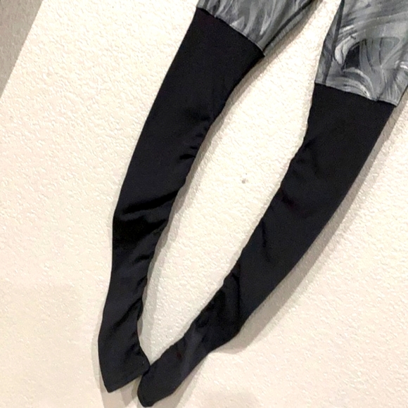 ALO Yoga Black Marble Goddess legging size S (4-6) - Picture 5 of 12